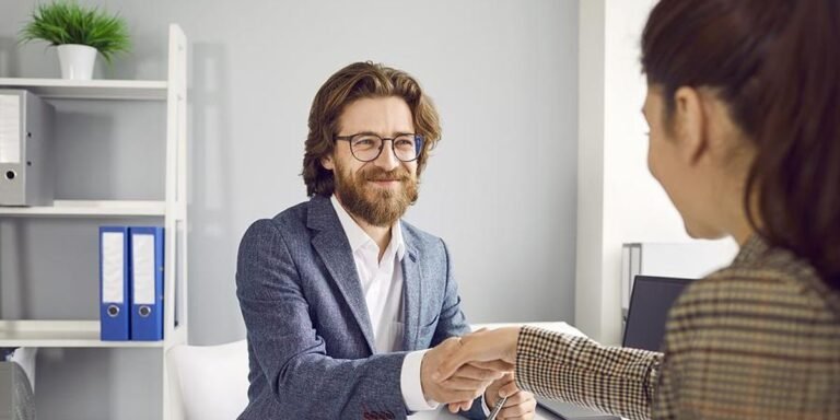 How To Master Nonverbal Communication In An Interview