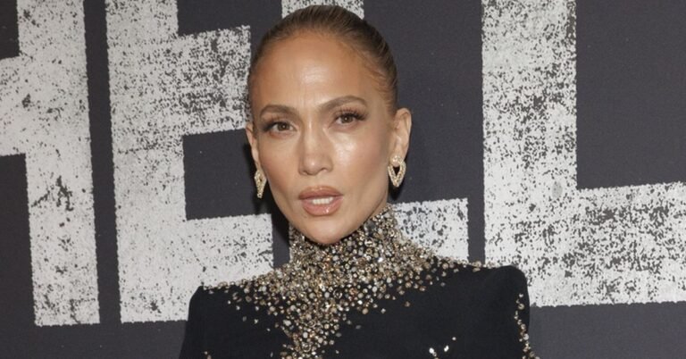 Celebrities at the Broadway opening of Othello in New York City | In photos including Jennifer Lopez, Katie Holmes and Jamie Lee Curtis Celebrities at the Broadway opening of Othello in New York City | In photos including Jennifer Lopez, Katie Holmes and Jamie Lee Curtis