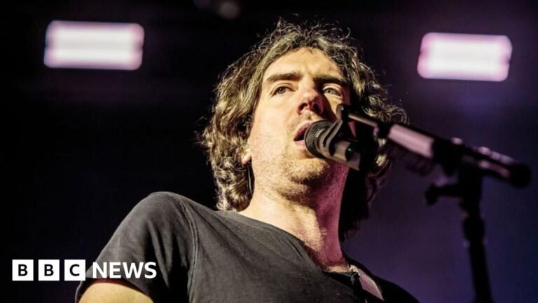 Gary Lightbody was ‘broken’ by father’s death Gary Lightbody was ‘broken’ by father’s death