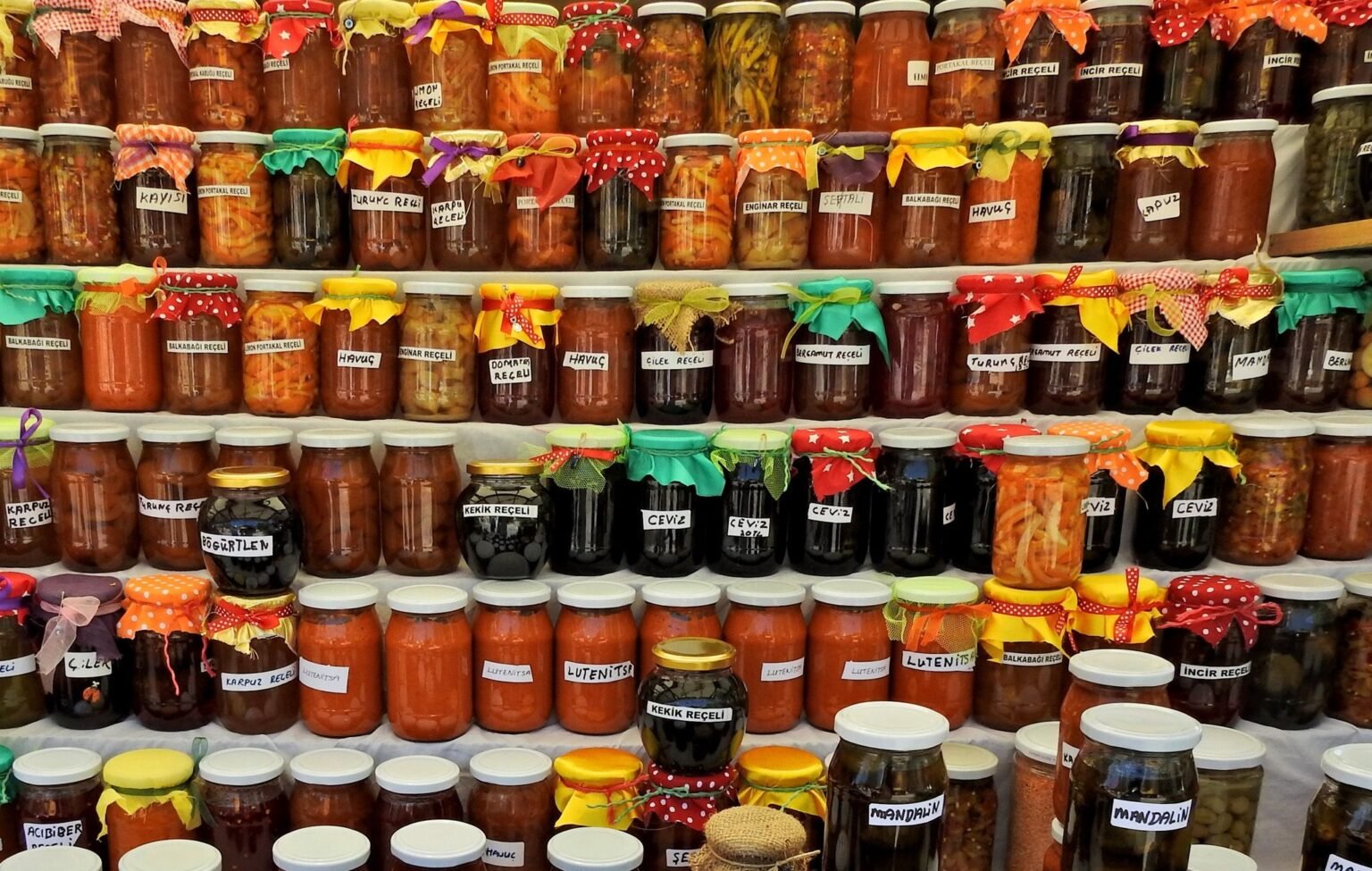 The Social Media Jam: Why Too Many Choices Leave Us Feeling Stuck