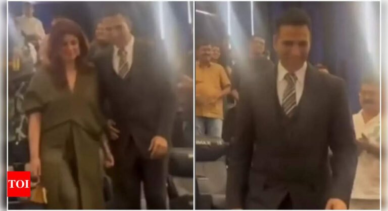 Akshay Kumar gets standing ovation at ‘Kesari 2’ screening, Twinkle Khanna is a proud wife – WATCH VIDEO | Hindi Movie News