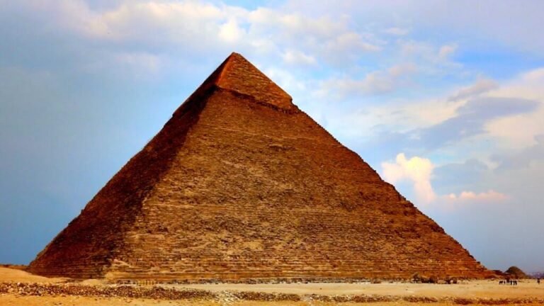 Who Really Built the Egyptian Pyramids—And How Did They Do It?