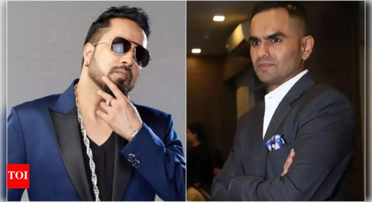 Mika Singh recalls face-off with Sameer Wankhede at airport, says Customs treated him like ‘Dawood Ibrahim’ after USD 2 lakh tweet: ‘I’m not some idiot’ | Hindi Movie News Mika Singh recalls face-off with Sameer Wankhede at airport, says Customs treated him like ‘Dawood Ibrahim’ after USD 2 lakh tweet: ‘I’m not some idiot’ | Hindi Movie News