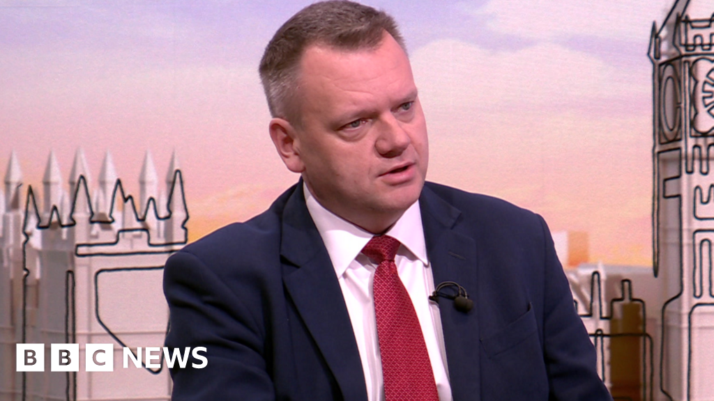 Minister ‘pushing’ for deal over UK use of EU passport e-gates Minister ‘pushing’ for deal over UK use of EU passport e-gates