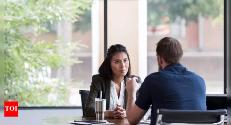 7 effective body language tips to boost your hiring chances