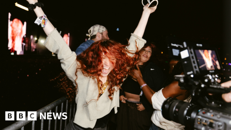 Chappell Roan’s Apple dance, Charli XCX’s brat curtain and other Primavera moments