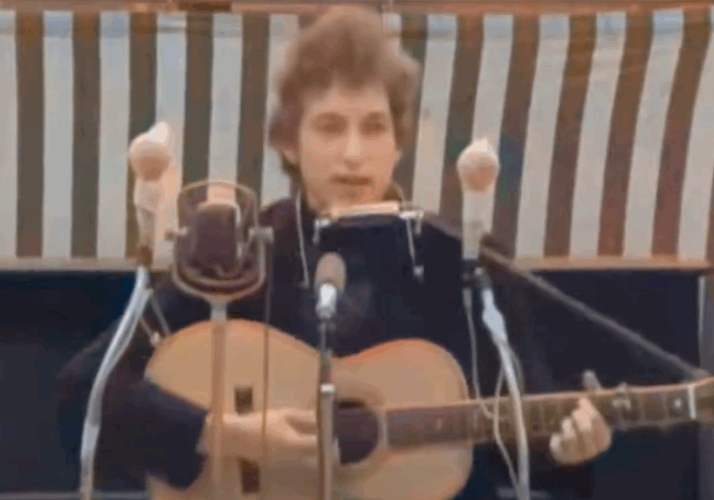Watch Bob Dylan Play “Mr. Tambourine Man” in Color at the 1964 Newport Folk Festival Watch Bob Dylan Play “Mr. Tambourine Man” in Color at the 1964 Newport Folk Festival