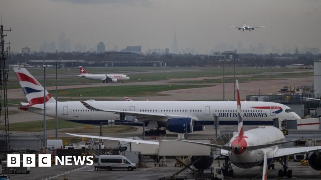 Airlines warn of delays after air traffic glitch Airlines warn of delays after air traffic glitch