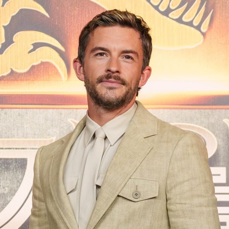 Jonathan Bailey on Relationship Status, Dating