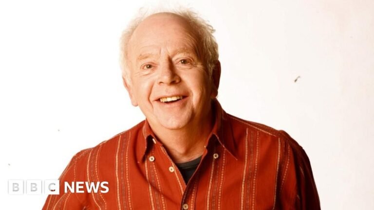 Ray Brooks, voice of Mr Benn, dies aged 86 Ray Brooks, voice of Mr Benn, dies aged 86