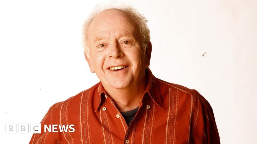 Ray Brooks, voice of Mr Benn, dies aged 86 Ray Brooks, voice of Mr Benn, dies aged 86