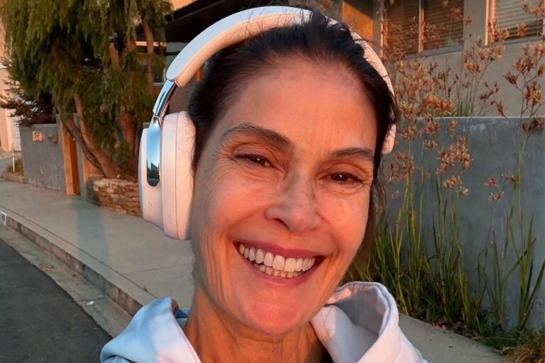 Teri Hatcher Posts ‘No-Filter,’ Makeup-Free Selfie Teri Hatcher Posts ‘No-Filter,’ Makeup-Free Selfie