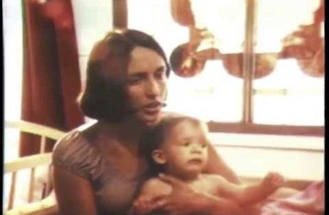 Watch Joan Baez Endearingly Imitate Bob Dylan (1972) Watch Joan Baez Endearingly Imitate Bob Dylan (1972)