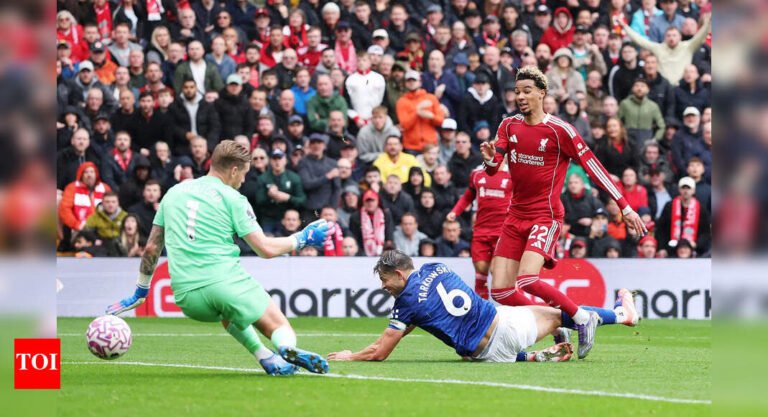 Premier League: Liverpool down Everton to maintain perfect start | Football News