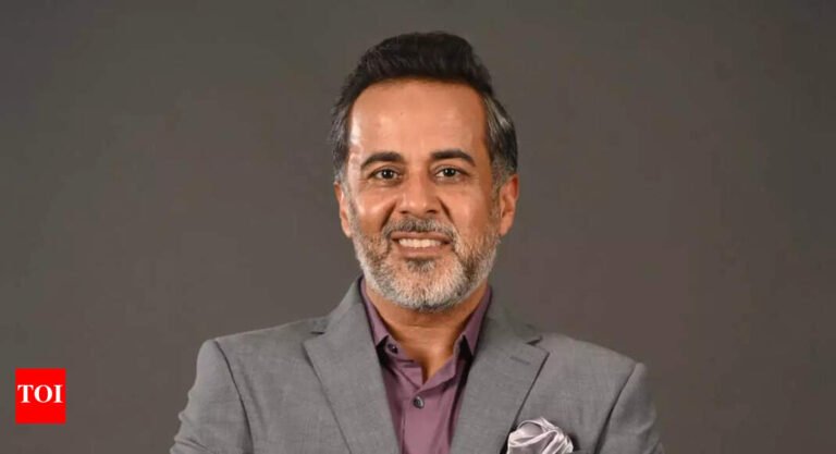 Chetan Bhagat on earning Rs 11 lakh from 3 Idiots which grossed over Rs 350 crore: ‘Saif Ali Khan was being paid Rs 25 lakh for Parineeta’ | Hindi Movie News Chetan Bhagat on earning Rs 11 lakh from 3 Idiots which grossed over Rs 350 crore: ‘Saif Ali Khan was being paid Rs 25 lakh for Parineeta’ | Hindi Movie News