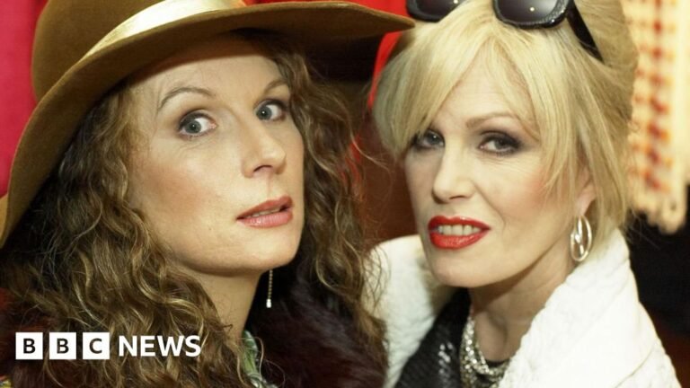 Jennifer Saunders to reunite with Ab Fab co-star Joanna Lumley in Amandaland Jennifer Saunders to reunite with Ab Fab co-star Joanna Lumley in Amandaland