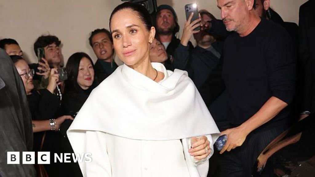 Meghan Markle makes surprise appearance at Paris Fashion Week Meghan Markle makes surprise appearance at Paris Fashion Week