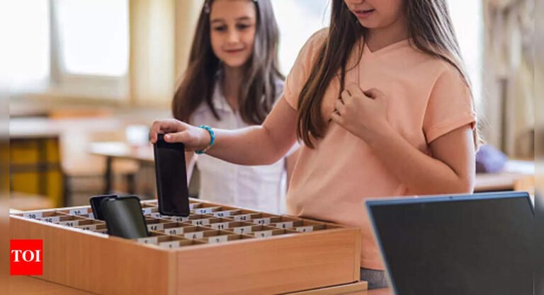 Phones are banned in Florida schools: Studies show improved test scores, better attendance, and fewer distractions Phones are banned in Florida schools: Studies show improved test scores, better attendance, and fewer distractions