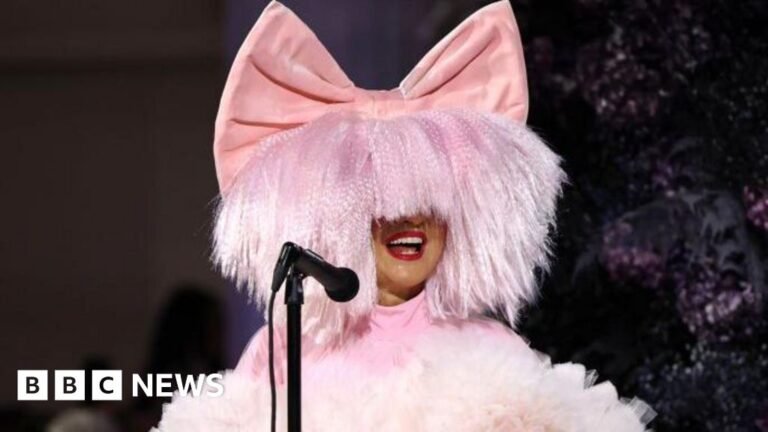 Sia’s ex demands 0,000 per month in spousal support Sia’s ex demands 0,000 per month in spousal support