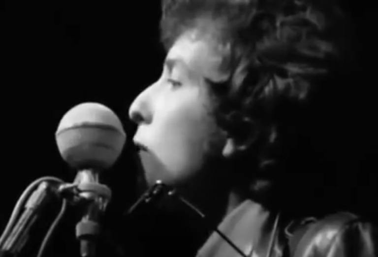 The Night When Bob Dylan Went Electric: Watch Him Play “Maggie’s Farm” at the Newport Folk Festival in 1965 The Night When Bob Dylan Went Electric: Watch Him Play “Maggie’s Farm” at the Newport Folk Festival in 1965