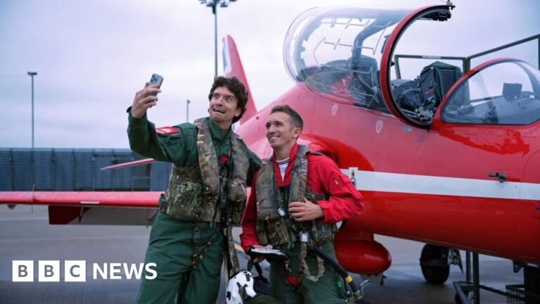 Greg James takes Red Arrows flight for Children in Need