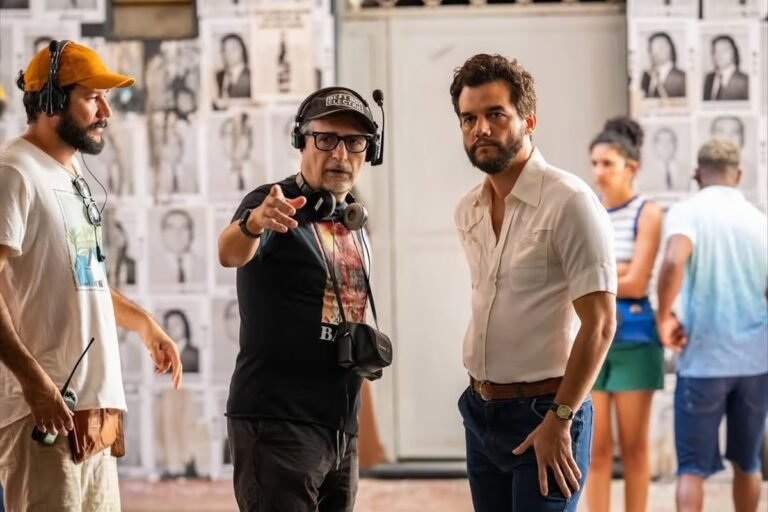 No Good Deed Will Go Unpunished: Kleber Mendonça Filho and Wagner Moura on “The Secret Agent” | Features No Good Deed Will Go Unpunished: Kleber Mendonça Filho and Wagner Moura on “The Secret Agent” | Features