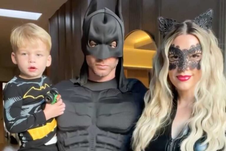 Tarek and Heather Rae El Moussa Share 2-Year-Old Son Tristan’s Super Halloween Costume Tarek and Heather Rae El Moussa Share 2-Year-Old Son Tristan’s Super Halloween Costume