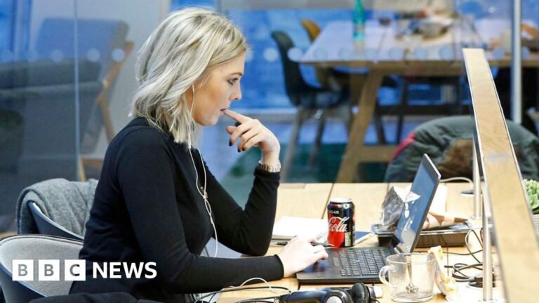 UK unemployment rate rises to 5% as jobs market weakens