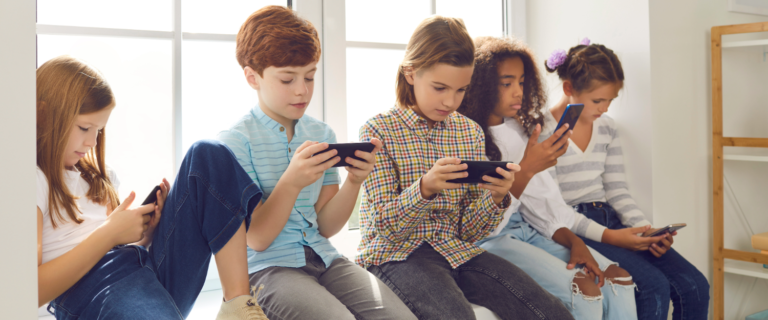 Australia Just Kicked Kids Off Social Media. (Is the U.S. Next?) Australia Just Kicked Kids Off Social Media. (Is the U.S. Next?)
