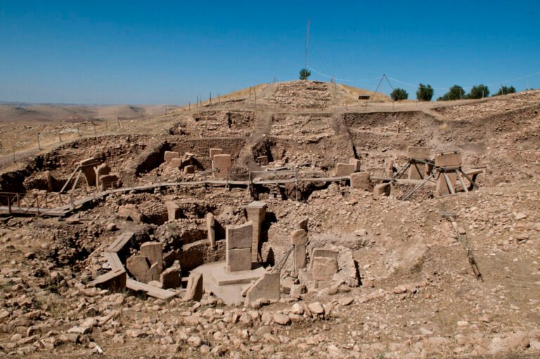 Göbekli Tepe: The 12,000-Year-Old Ruins That Rewrite the Story of Civilization Göbekli Tepe: The 12,000-Year-Old Ruins That Rewrite the Story of Civilization