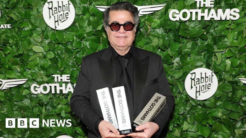 Iranian director given jail sentence while on trip to collect US awards Iranian director given jail sentence while on trip to collect US awards