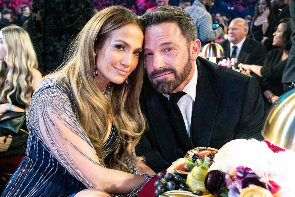 Jennifer Lopez, Ben Affleck Reunite for Holiday Shopping (Exclusive Source)