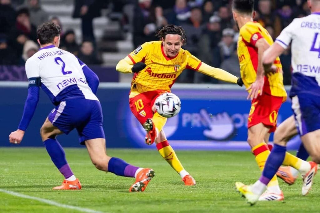 Lens extend Ligue 1 lead while AC Milan leapfrog rivals Inter into Serie A top spot