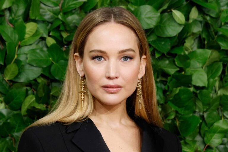 Even Jennifer Lawrence Wears This Classic Outfit Combo to Brave the Cold — We Found Her Exact Ugg Boots and Leggings Even Jennifer Lawrence Wears This Classic Outfit Combo to Brave the Cold — We Found Her Exact Ugg Boots and Leggings