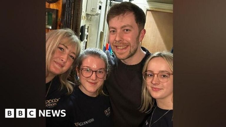 Kingfishr surprise fans with impromptu pub gig