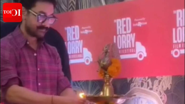 Aamir Khan takes off shoes to light lamp at film festival; wins hearts online | Aamir Khan takes off shoes to light lamp at film festival; wins hearts online |
