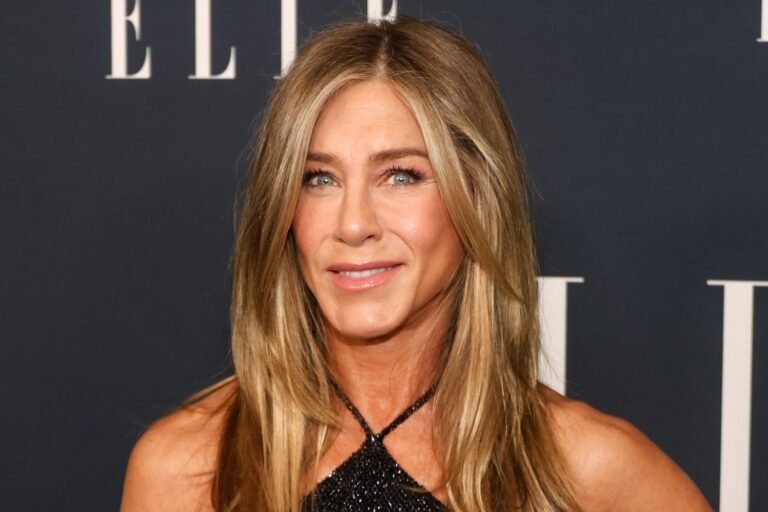 Jennifer Aniston’s Easy Outfit Formula Simplifies Spring Dressing — Recreate It with Tees, Jeans, and Clogs from Jennifer Aniston’s Easy Outfit Formula Simplifies Spring Dressing — Recreate It with Tees, Jeans, and Clogs from