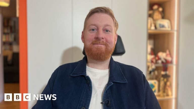 'Titan of a man' – tributes to actor with MND who played Richard III in wheelchair 'Titan of a man' – tributes to actor with MND who played Richard III in wheelchair