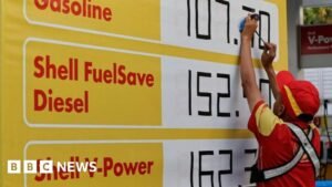 Oil price fluctuates ahead of Trump's Iran deal deadline