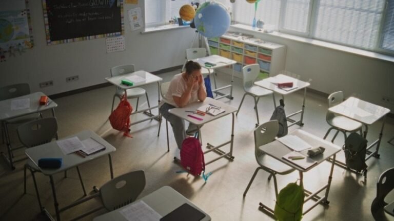 Teacher Burnout: Can Learning Platforms Detect It Early?