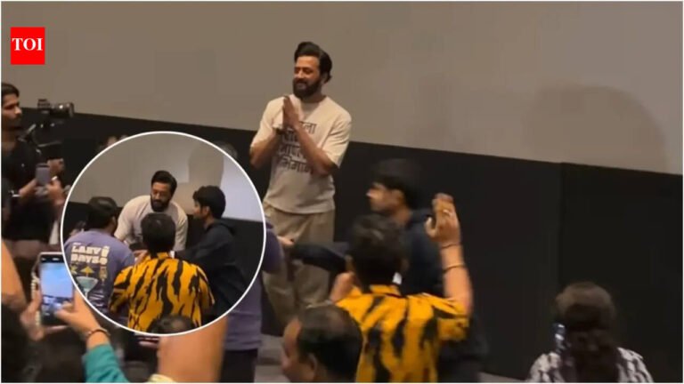 Fan touches Riteish Deshmukh’s feet at ‘Raja Shivaji’ screening, video goes viral as film crosses Rs 33 crore in 3 days | Hindi Movie News