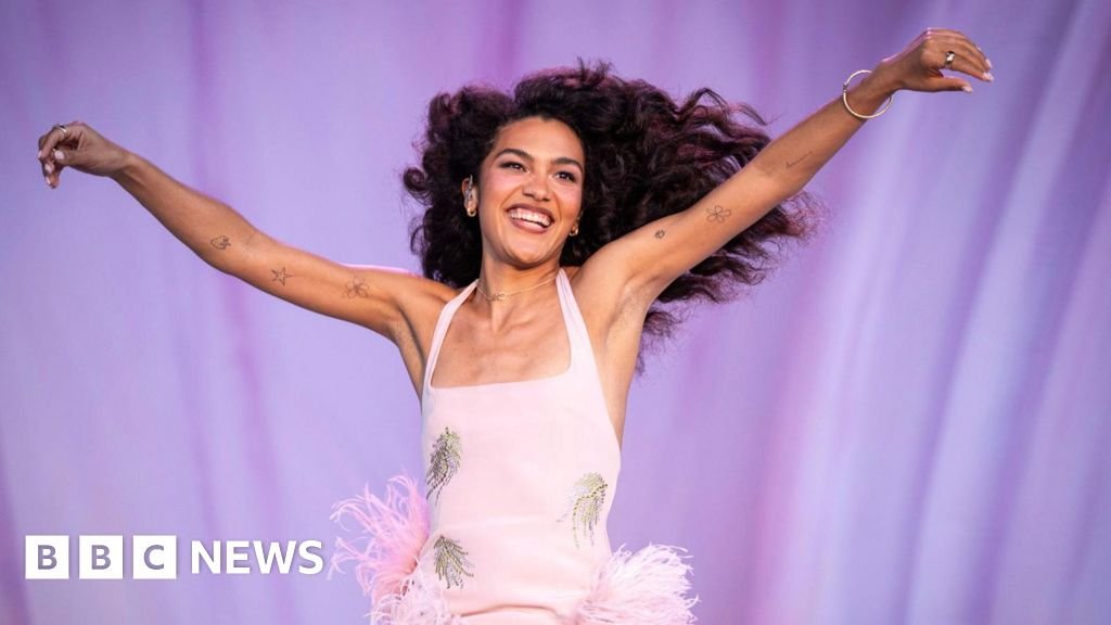 Olivia Dean brings the curtain down on Radio 1's Big Weekend with 'magic' set Olivia Dean brings the curtain down on Radio 1's Big Weekend with 'magic' set