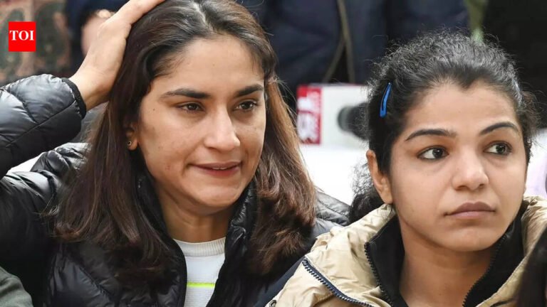 Olympic medallist Sakshi Malik finally speaks out on Vinesh Phogat debacle, seeks PM Modi’s help | More sports News