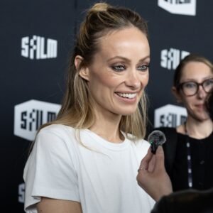 Olivia Wilde Reacts to Photo Looking “Sick,” Like “Dead Body” on Red Carpet Olivia Wilde Reacts to Photo Looking “Sick,” Like “Dead Body” on Red Carpet
