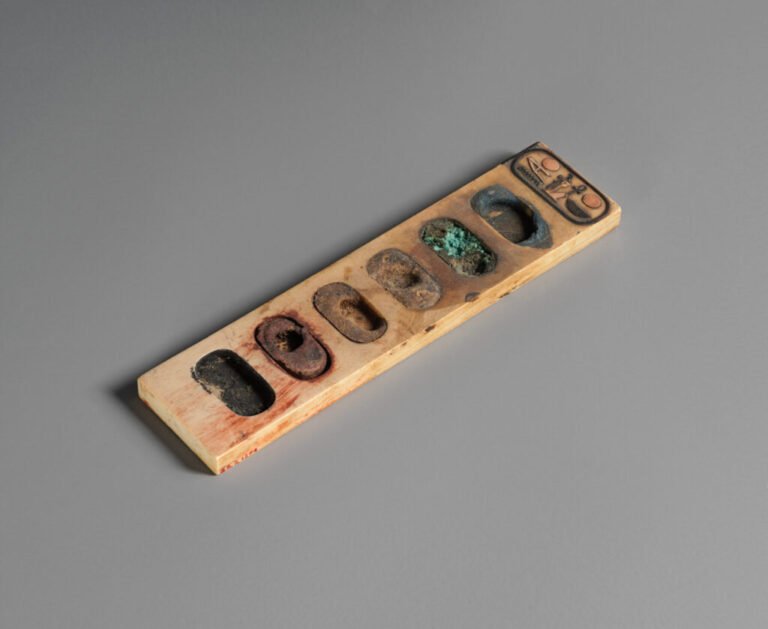 A 3,000-Year-Old Painter’s Palette from Ancient Egypt, with Traces of the Original Colors Still In It A 3,000-Year-Old Painter’s Palette from Ancient Egypt, with Traces of the Original Colors Still In It