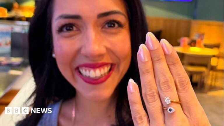 ‘I wear it on my middle finger’: The rise of the defiant divorce ring ‘I wear it on my middle finger’: The rise of the defiant divorce ring