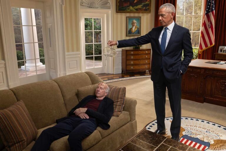 Barack Obama Pokes Fun at His 2014 Tan Suit Drama in Cameo on Larry David’s Show Barack Obama Pokes Fun at His 2014 Tan Suit Drama in Cameo on Larry David’s Show