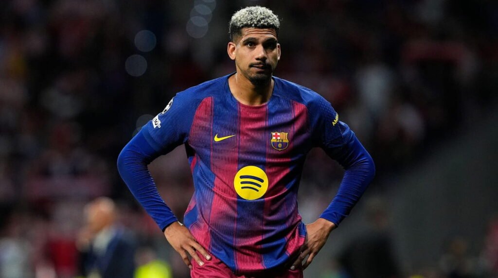 Liverpool agree to sign Barcelona defender Araujo on loan Liverpool agree to sign Barcelona defender Araujo on loan