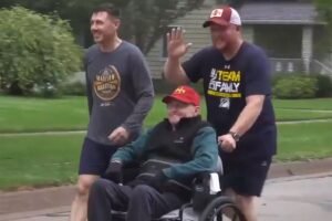 Man Completes 5K with Sons’ Help 2 Years After Stage 4 Cancer Diagnosis: ‘We Can Still Get Him Across the Finish Line’ Man Completes 5K with Sons’ Help 2 Years After Stage 4 Cancer Diagnosis: ‘We Can Still Get Him Across the Finish Line’