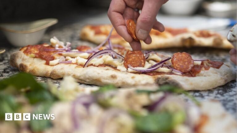 Pizza restaurants: Why pizza-making robots are not cutting it Pizza restaurants: Why pizza-making robots are not cutting it